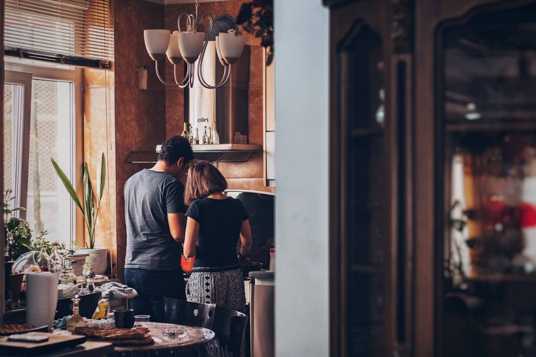 découvrez comment améliorer l'efficacité énergétique de votre maison grâce à une isolation performante. nos conseils et solutions adaptées vous aideront à réduire vos factures d'énergie et à créer un intérieur confortable tout au long de l'année.