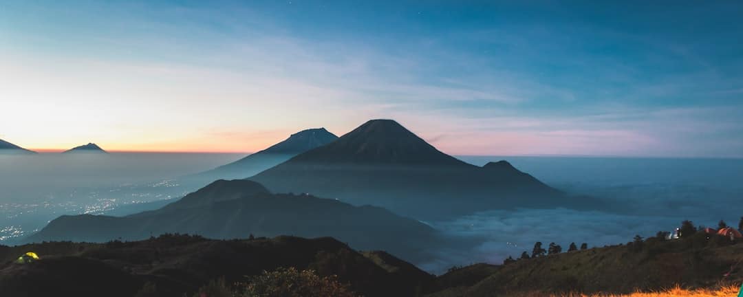 découvrez le layering, la méthode de soin inspirée de la beauté asiatique qui consiste à superposer plusieurs produits pour optimiser l'hydratation et la nutrition de votre peau. apprenez les étapes essentielles pour un teint radieux et une routine de beauté personnalisée.