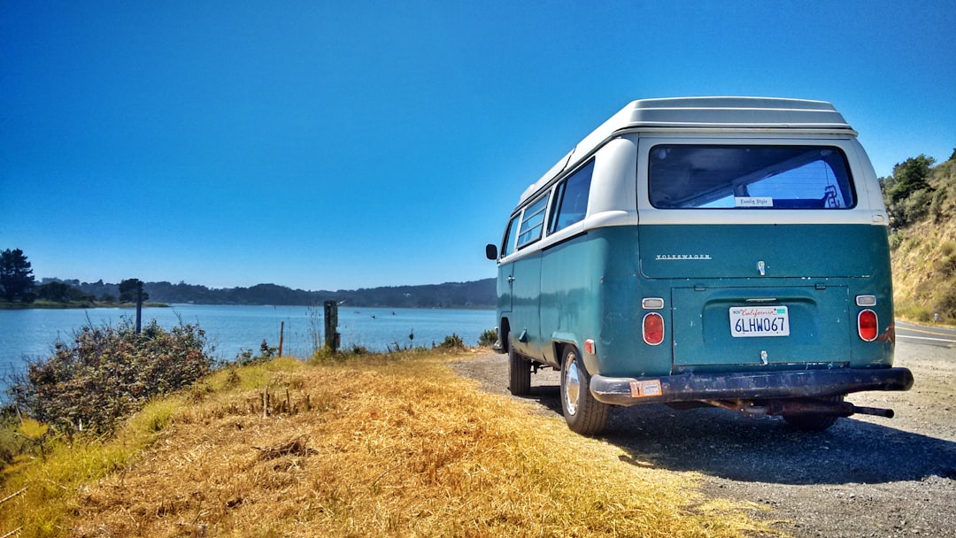 découvrez le voyage en campervan : liberté, aventure et confort sur la route. explorez des destinations uniques à votre rythme et vivez des expériences mémorables en pleine nature.