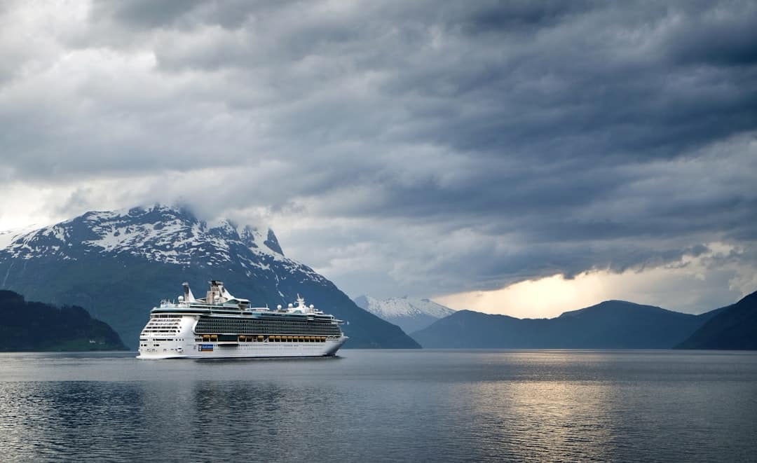 découvrez l'univers fascinant des croisières ! que vous soyez à la recherche de détente, d'aventure ou d'exploration, trouvez la croisière parfaite qui répond à vos envies. embarquez pour une expérience inoubliable en mer tout en visitant des destinations exotiques.